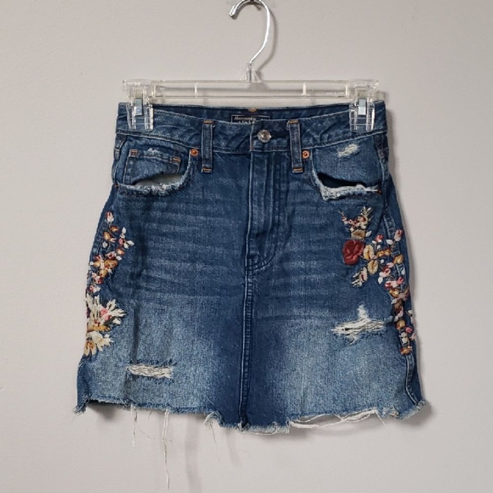 Abercrombie & Fitch Skirt Womens 24/0 Floral Embroidered Denim Mini Festival